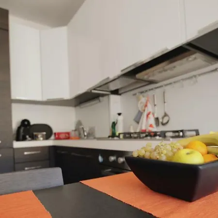 Orea Spiti - Charming Flat & Canal View Few Steps From Movida شقة