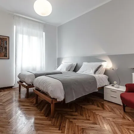 Sweet San Lorenzo, Right In The Centre *