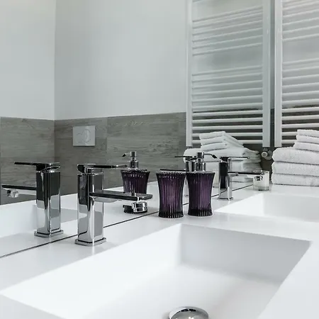 Sweet San Lorenzo, Right In The Centre Milão