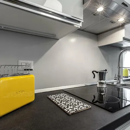 Sweet San Lorenzo, Right In The Centre *