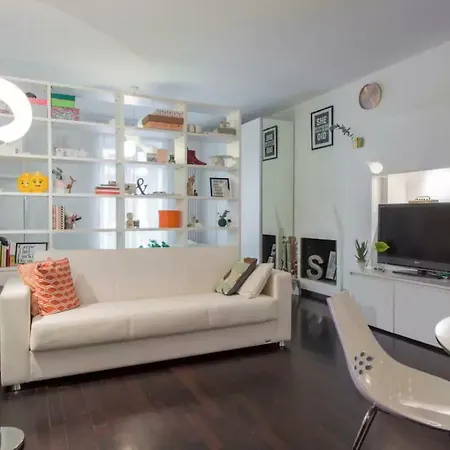 Lovely In The Heart Of * Milán