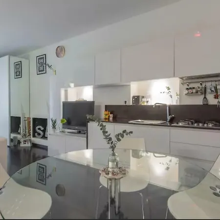 Lovely In The Heart Of * Milán