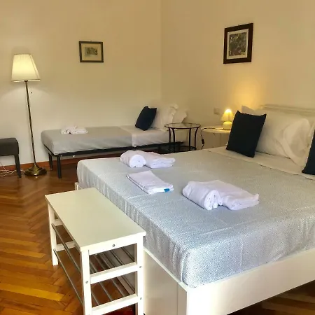 Pensión Cornalia 24 *