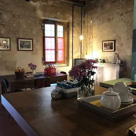 Un Posto A - All'interno Di Cascina Del 700 *