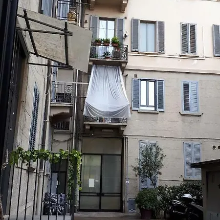 Guest house Abruzzi 17 Politecnico-porta Venezia Quiet And Large With Kitchen