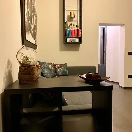 Fra Storia E Modernità Milan