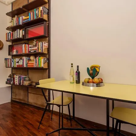Cute Little For Two. Near Metro & Fiera Apartment