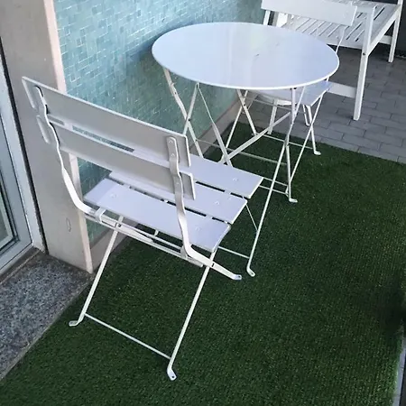 Leoni Charminghouse Milán