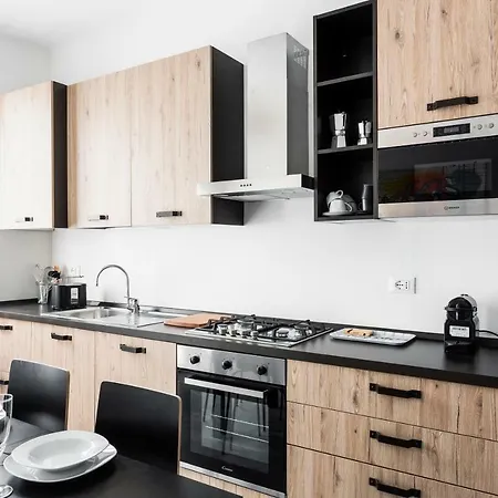 Comfortable Family Group Via Paruta Daire *