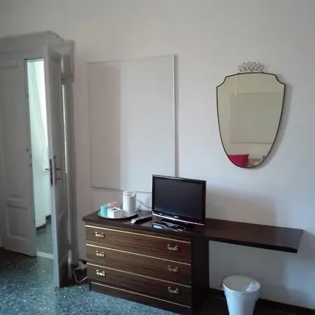 Isola Bi Panzió Milánó