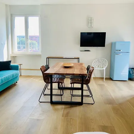 Luxury Flat By Station / Unique View *