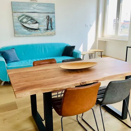 Luxury Flat By Station / Unique View Apartment *