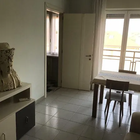 Leoni Charminghouse * Mediolan