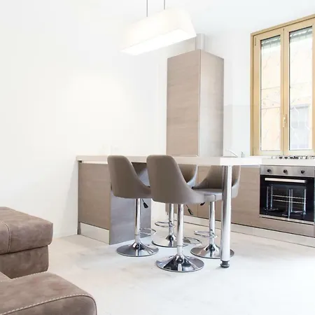 Brand, New And Fully Furnished شقة *