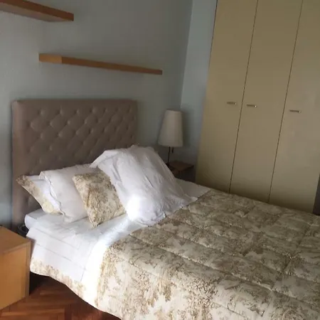 Leoni Charminghouse Apartman *