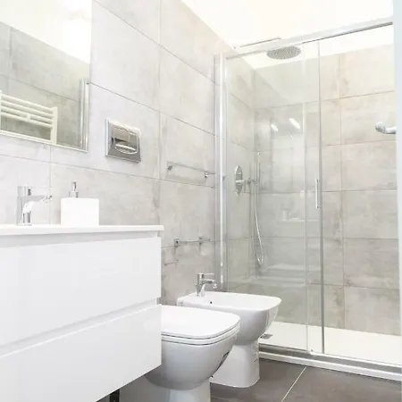 Brand, New And Fully Furnished ميلان