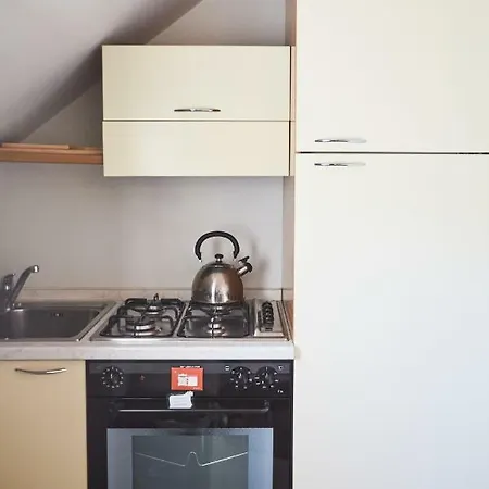 Guesthost - Con Balcone Per 2 Persone *