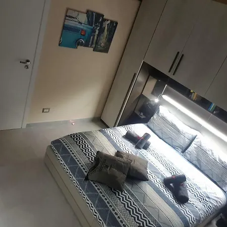 Apartman In Certosa Station