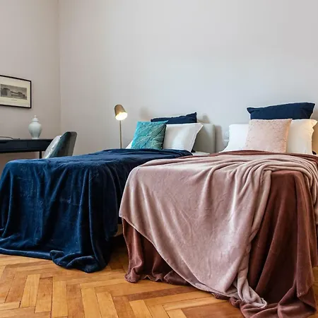 Joivy Sophisticated 3-bed Flat With Desk 아파트 밀라노