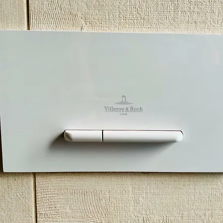 Luxury Flat By Station / Unique View Apartman *