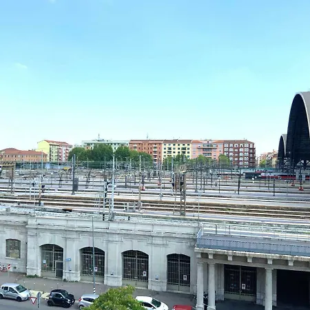 Luxury Flat By Station / Unique View Apartment