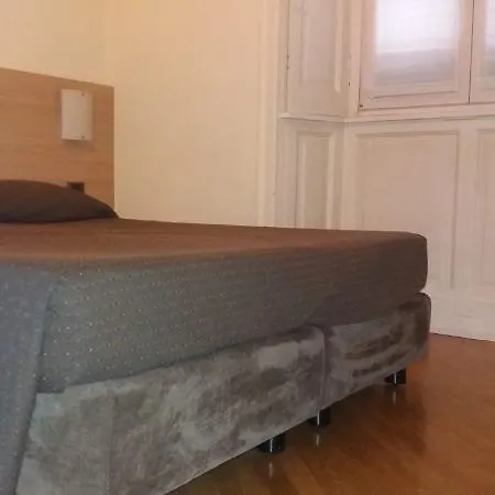 De La Gare Aparthotel
