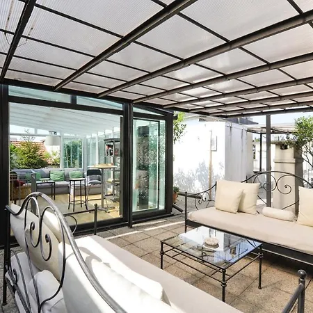 Sweet San Lorenzo, Right In The Centre