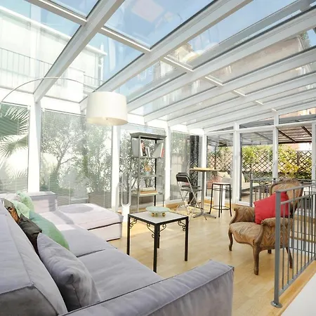 Sweet San Lorenzo, Right In The Centre *