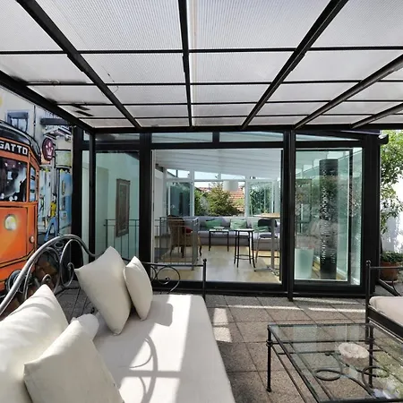 Sweet San Lorenzo, Right In The Centre *