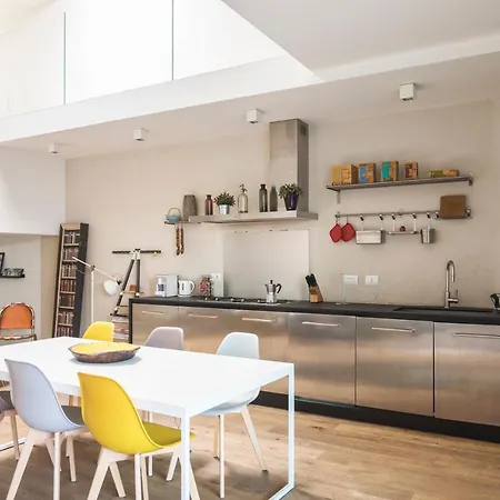 Stylish Loft With Garden, 8 Guests, 3 Bedrooms