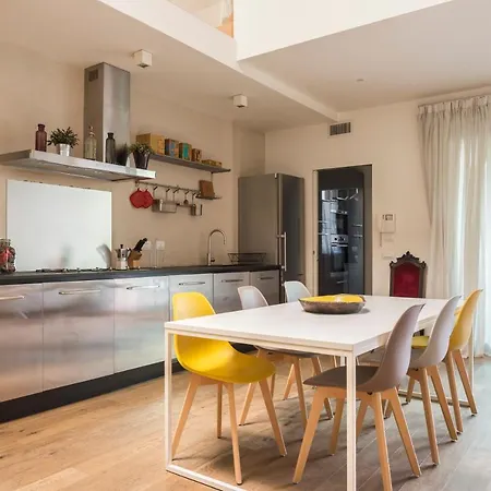 Stylish Loft With Garden, 8 Guests, 3 Bedrooms