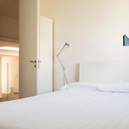 Stylish Loft With Garden, 8 Guests, 3 Bedrooms