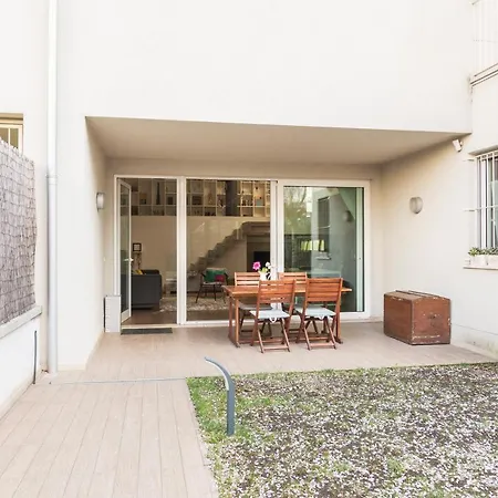 Appartamento Stylish Loft With Garden, 8 Guests, 3 Bedrooms Milano