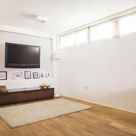 Stylish Loft With Garden, 8 Guests, 3 Bedrooms 米兰