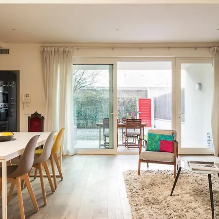 Stylish Loft With Garden, 8 Guests, 3 Bedrooms 公寓