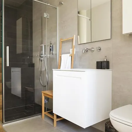 Stylish Loft With Garden, 8 Guests, 3 Bedrooms 公寓 *