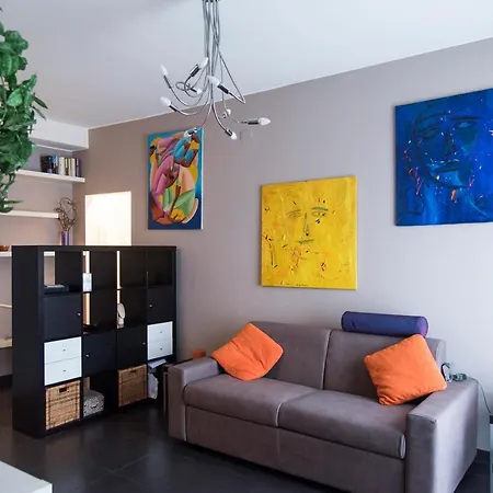 Apartment High Rise Flat Near Metro Stop Mailand
