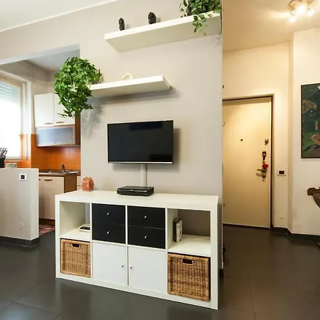Apartment High Rise Flat Near Metro Stop *