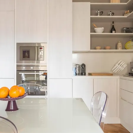 Cosmopolitan Home, 2 Bedrooms, 2 Bth, 5 Guests Lägenhet