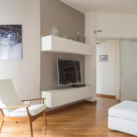 Cosmopolitan Home, 2 Bedrooms, 2 Bth, 5 Guests *