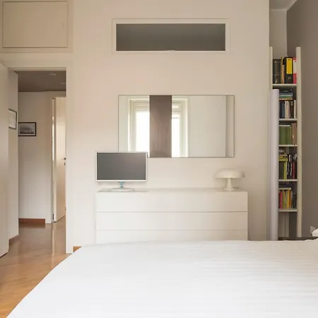 Cosmopolitan Home, 2 Bedrooms, 2 Bth, 5 Guests *