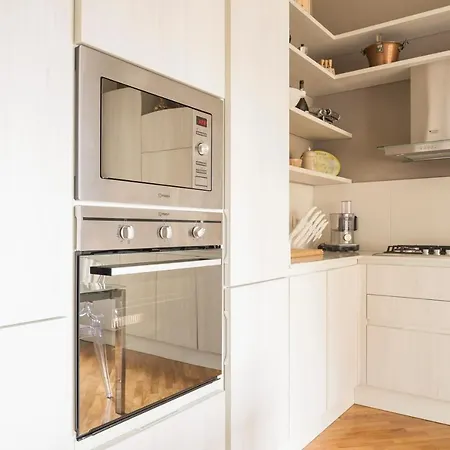 Cosmopolitan Home, 2 Bedrooms, 2 Bth, 5 Guests *