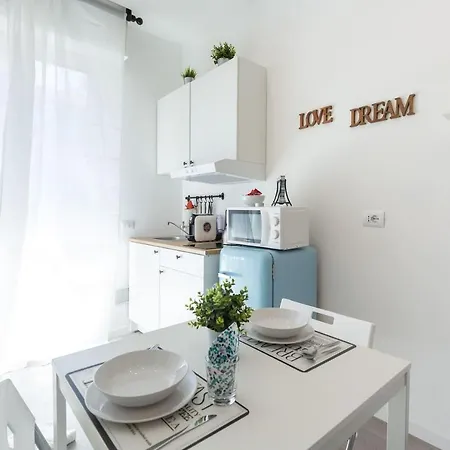 Via Padova 151 شقة