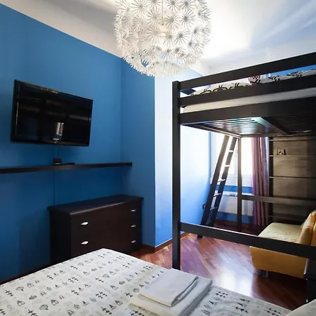 Apartament Colorful In *