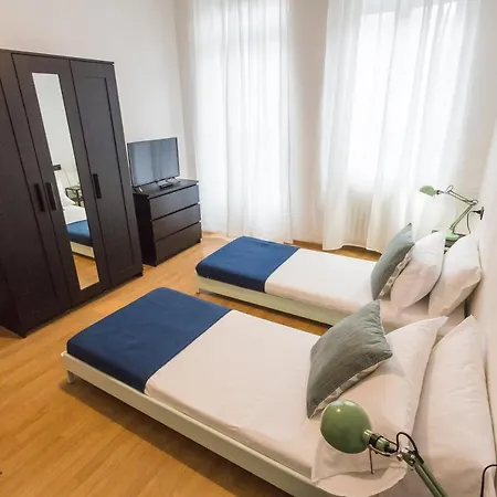 Sweet 2 Bedrooms In Center Lägenhet