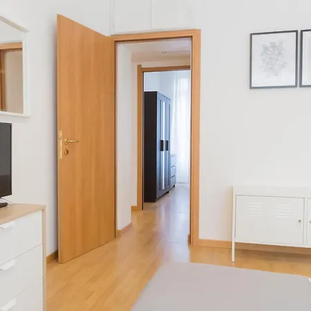 Sweet 2 Bedrooms In Center *