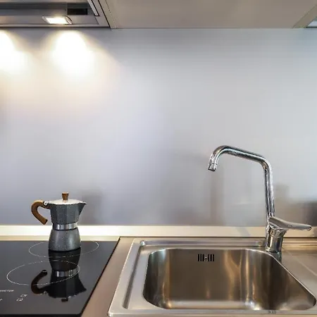 Paki Nel Cuore Dei Navigli Di Milano