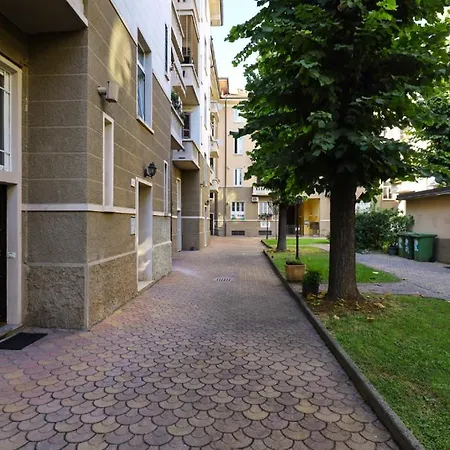 Paki Nel Cuore Dei Navigli Di Μιλάνο