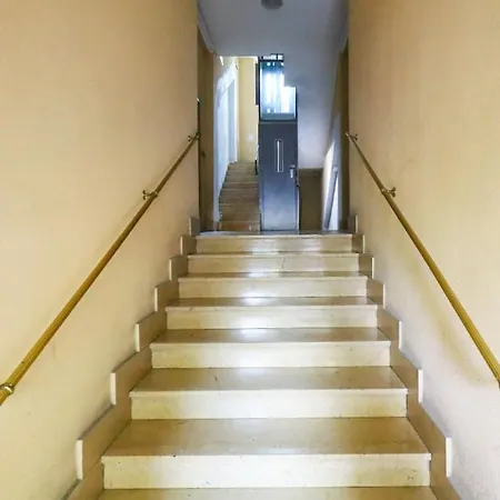 34 Via Giulio Carcano * Milano