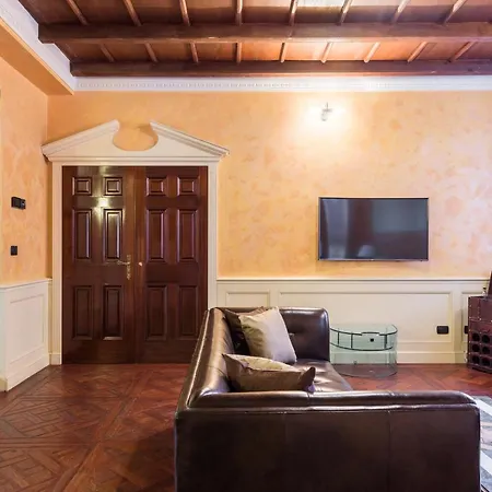 Exclusive 4Bdr Apartment Near Duomo